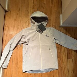 Arc’teryx Jacket
Size M
Authentic